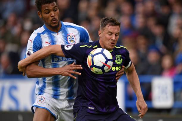 欢迎来到英超，胡桑诺夫在朗斯致丢球失误0次，曼城首秀送礼.