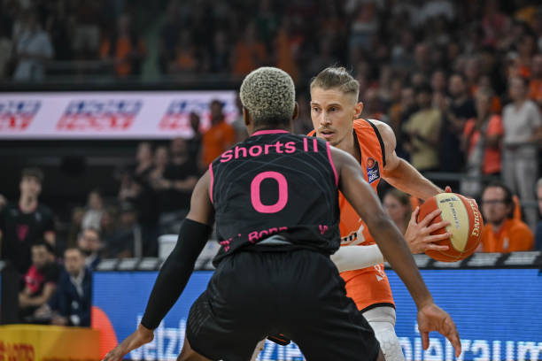 纽卡CEO：球队以后还会遇到失利，但未经波折的胜利乏善可陈（纽卡CEO：未来仍会遭遇失利，无波澜的胜利难称精彩）