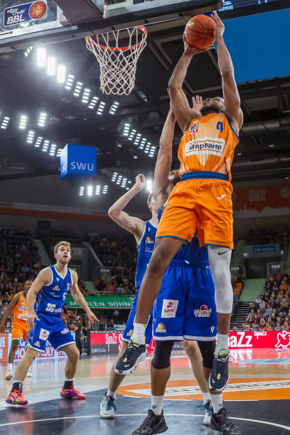 埃贝尔：于帕拒绝续约报价是无稽之谈，希望在年底前完成续约（埃贝尔否认于帕拒绝续约传闻，力争年底前完成续约）